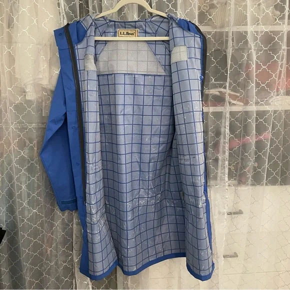 L.L. Bean Women’s Classic Long Raincoat Large Blue - Picture 3 of 7